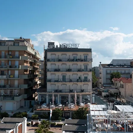 Nord Est Hotell 4*